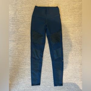 Alo navy textured leggings